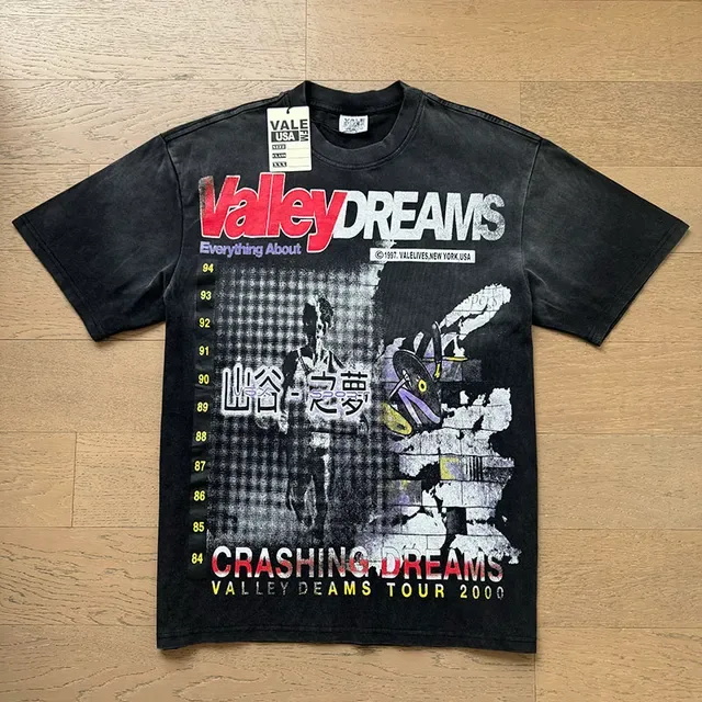 Camiseta Vale Valley Dreams Tour 2000 preta e vermelha de lavagem ácida desgastada com estampa gráfica em toda a frente 5