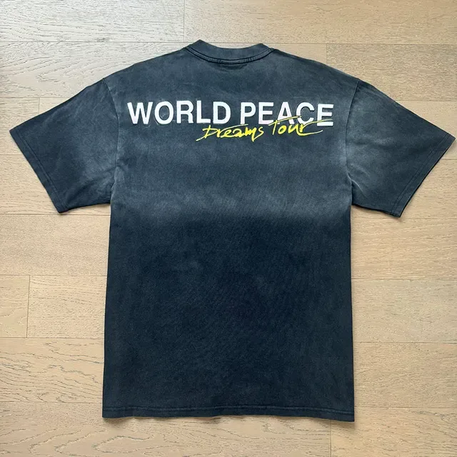 Camiseta Vale Valley Dreams Tour 2000 preta e vermelha de lavagem ácida desgastada com estampa gráfica em toda a frente 7