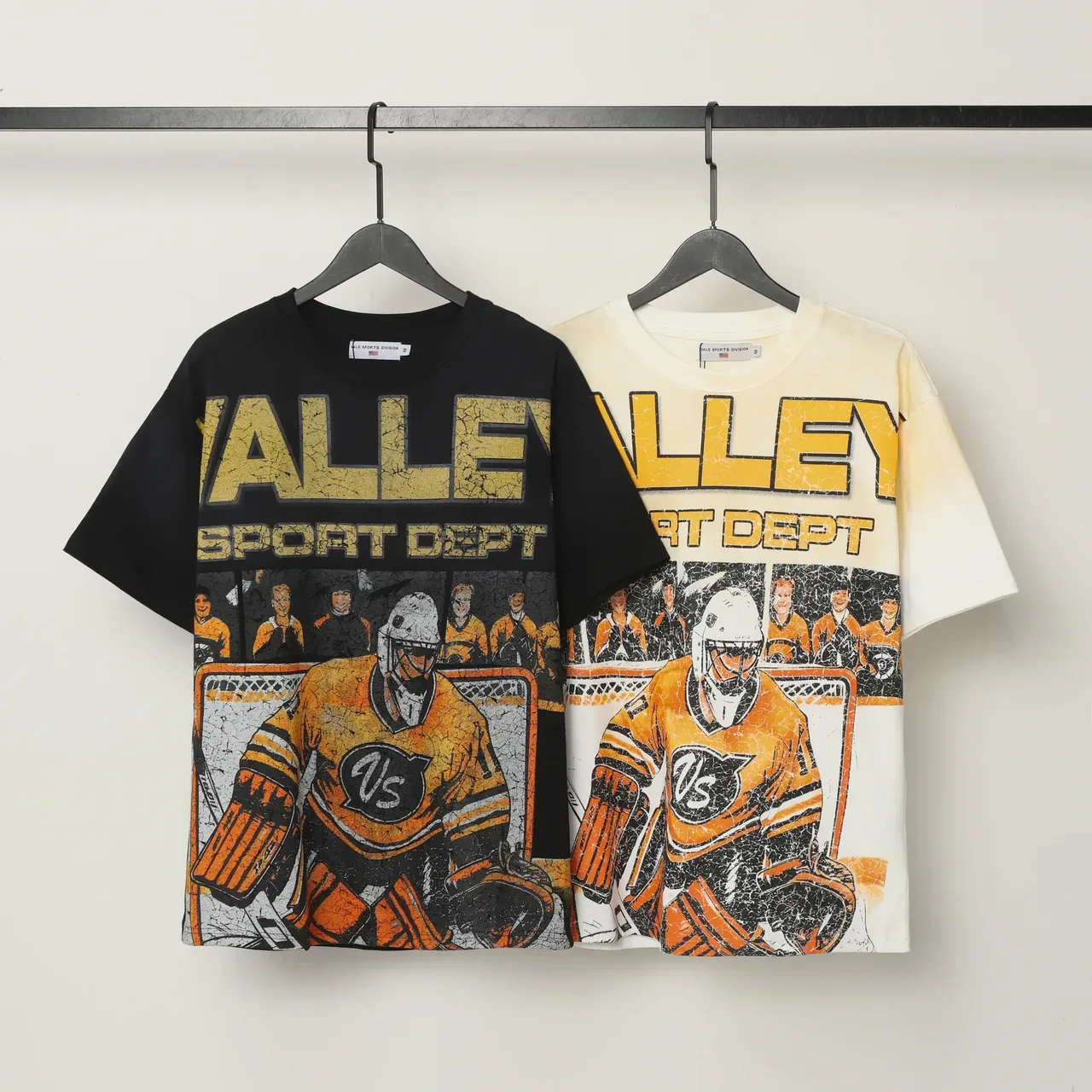 Valley Sport Dept ডিস্ট্রেসড হকি গোলকিপার গ্রাফিক টি-শার্ট 2
