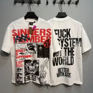 Camiseta blanca oversize de cuello redondo con estampado gráfico