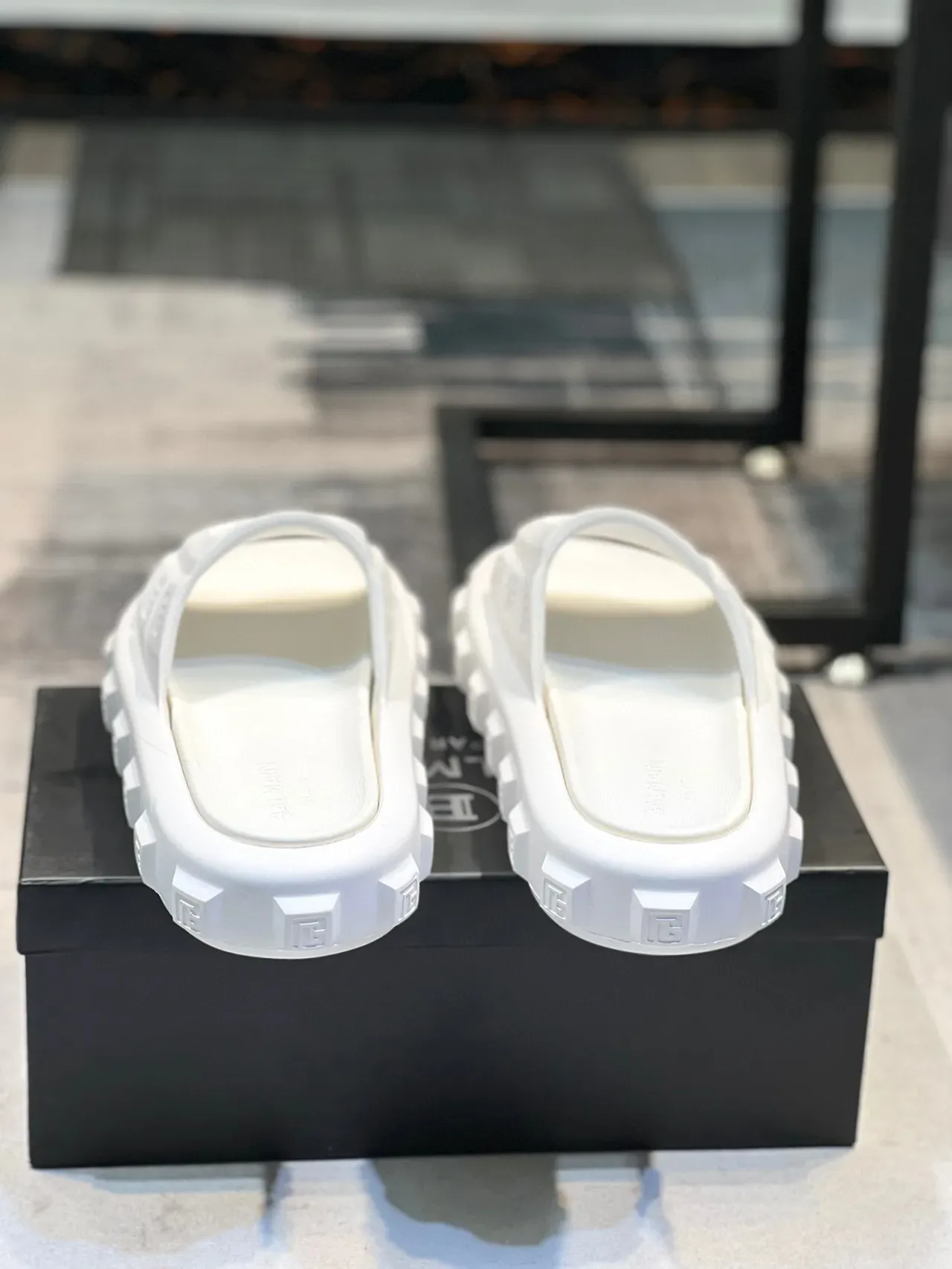 White Molded Geometric Logo Slide Slipper 2