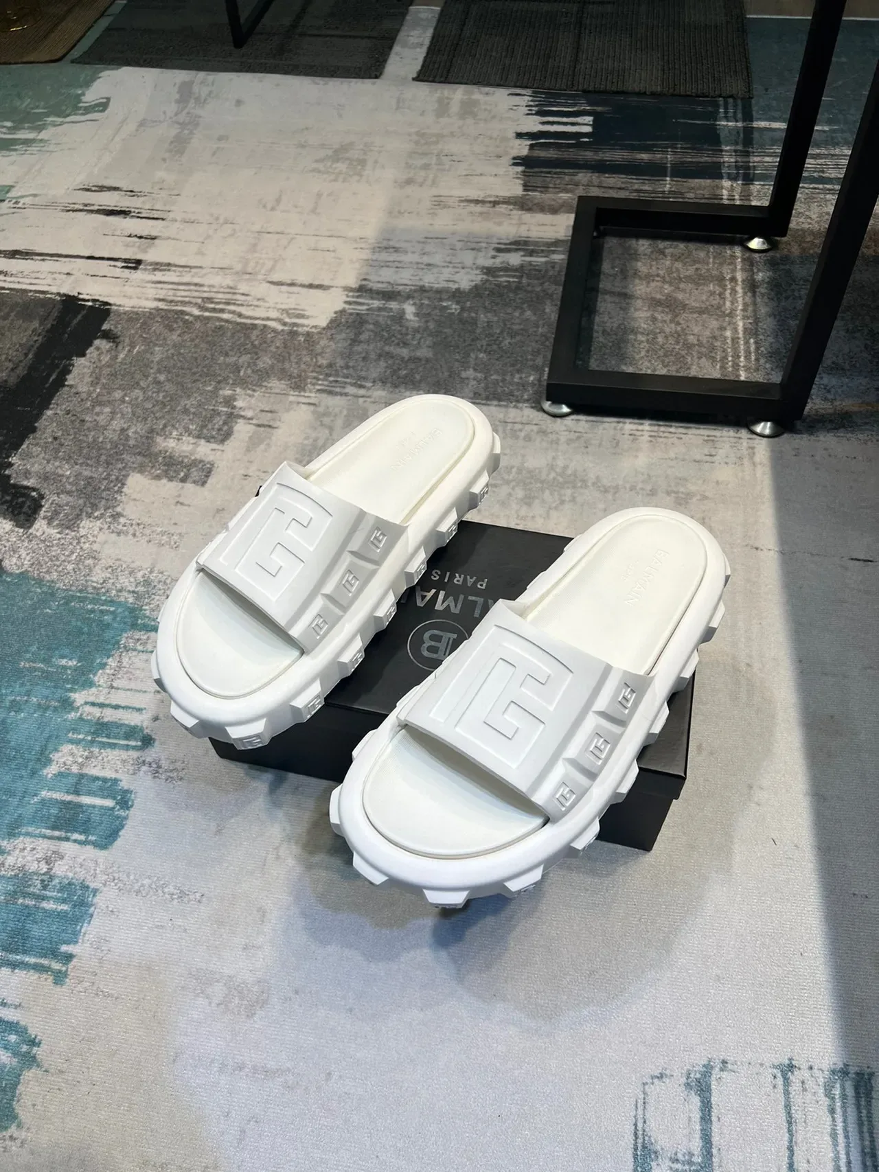 White Molded Geometric Logo Slide Slipper 5