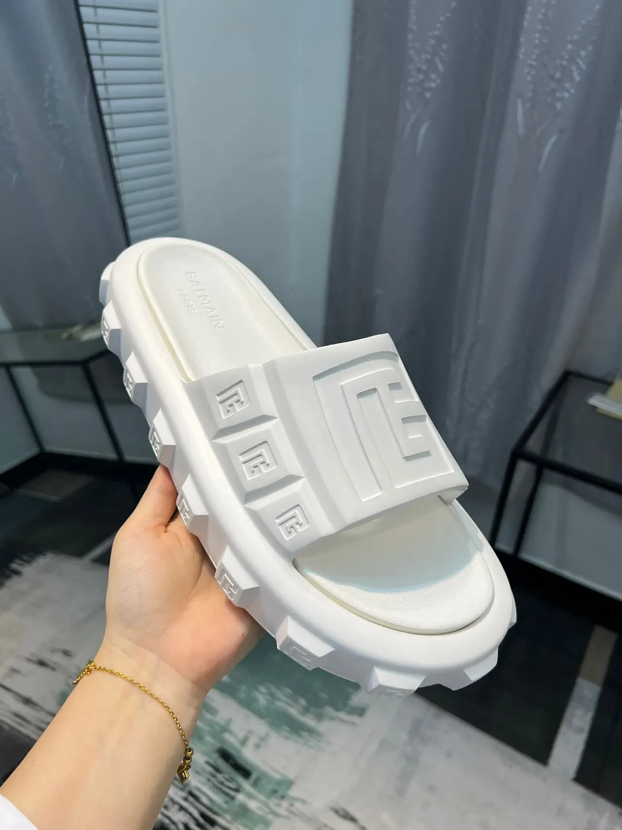 White Molded Geometric Logo Slide Slipper 6