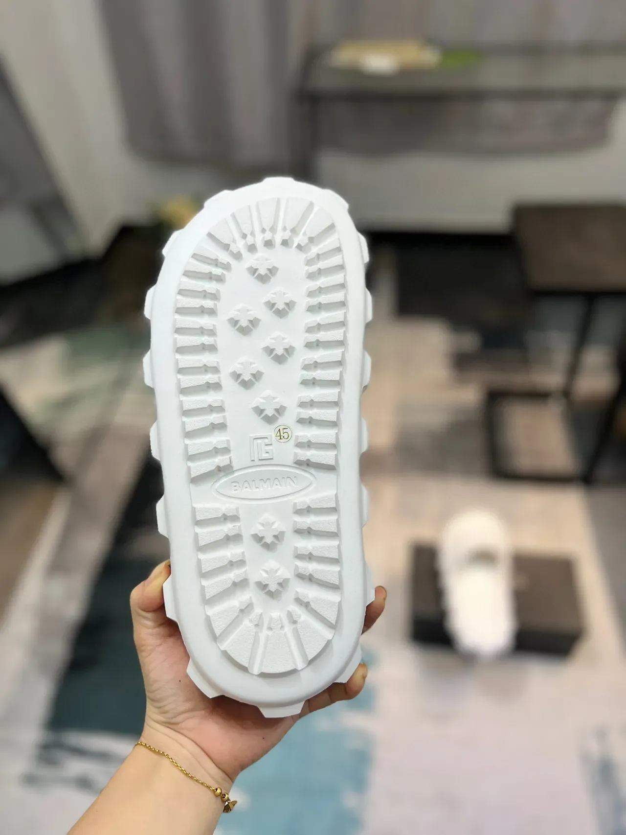 White Molded Geometric Logo Slide Slipper 9
