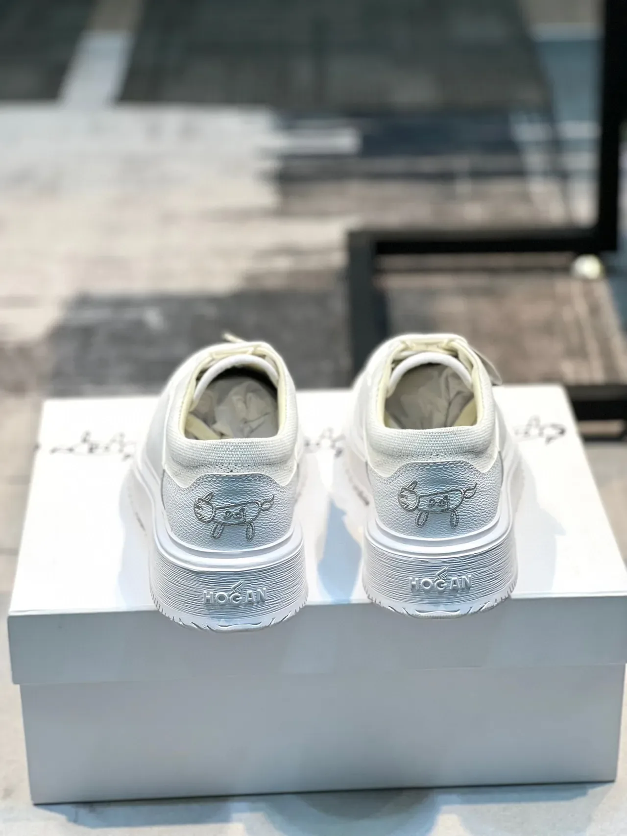 Zapatilla casual de lona blanca con plataforma y cordones 2