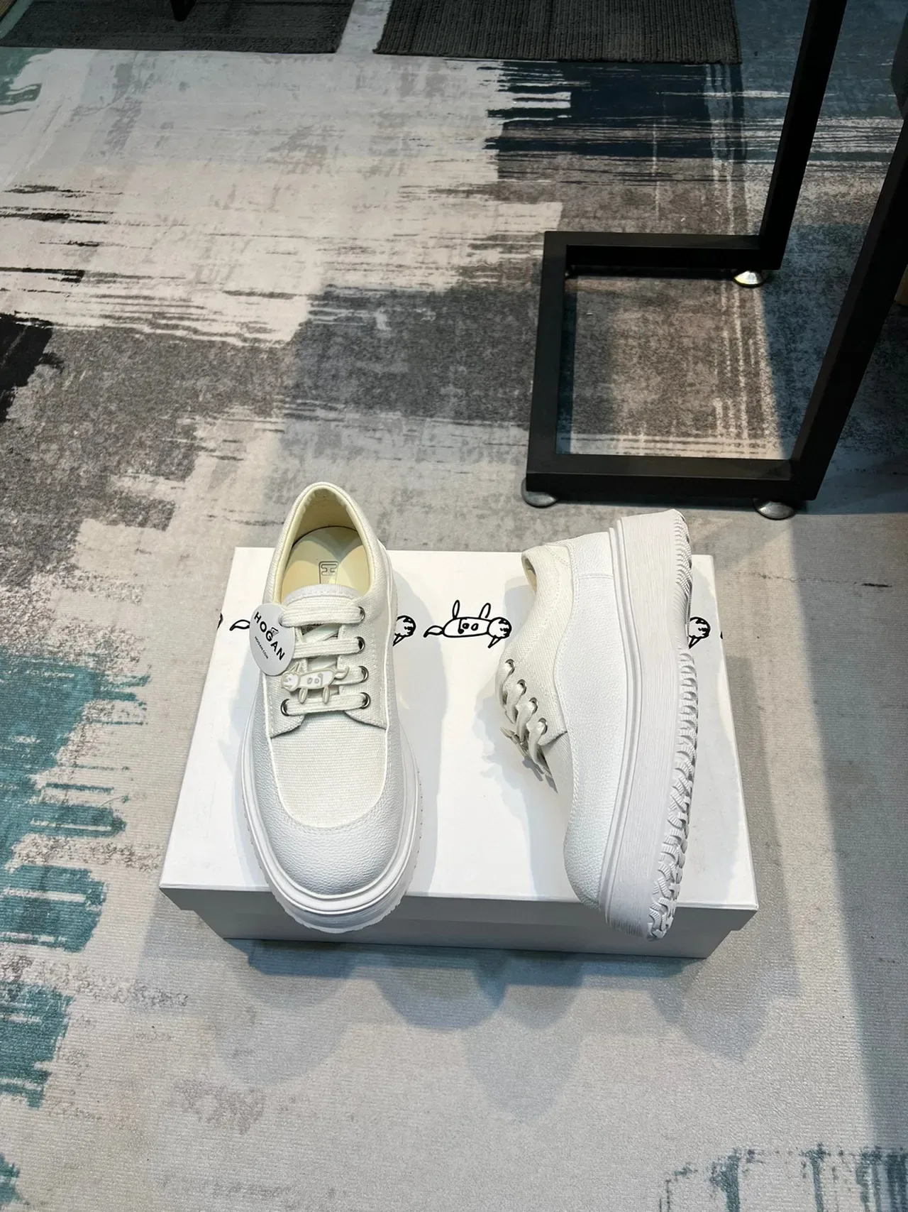 Zapatilla casual de lona blanca con plataforma y cordones 4