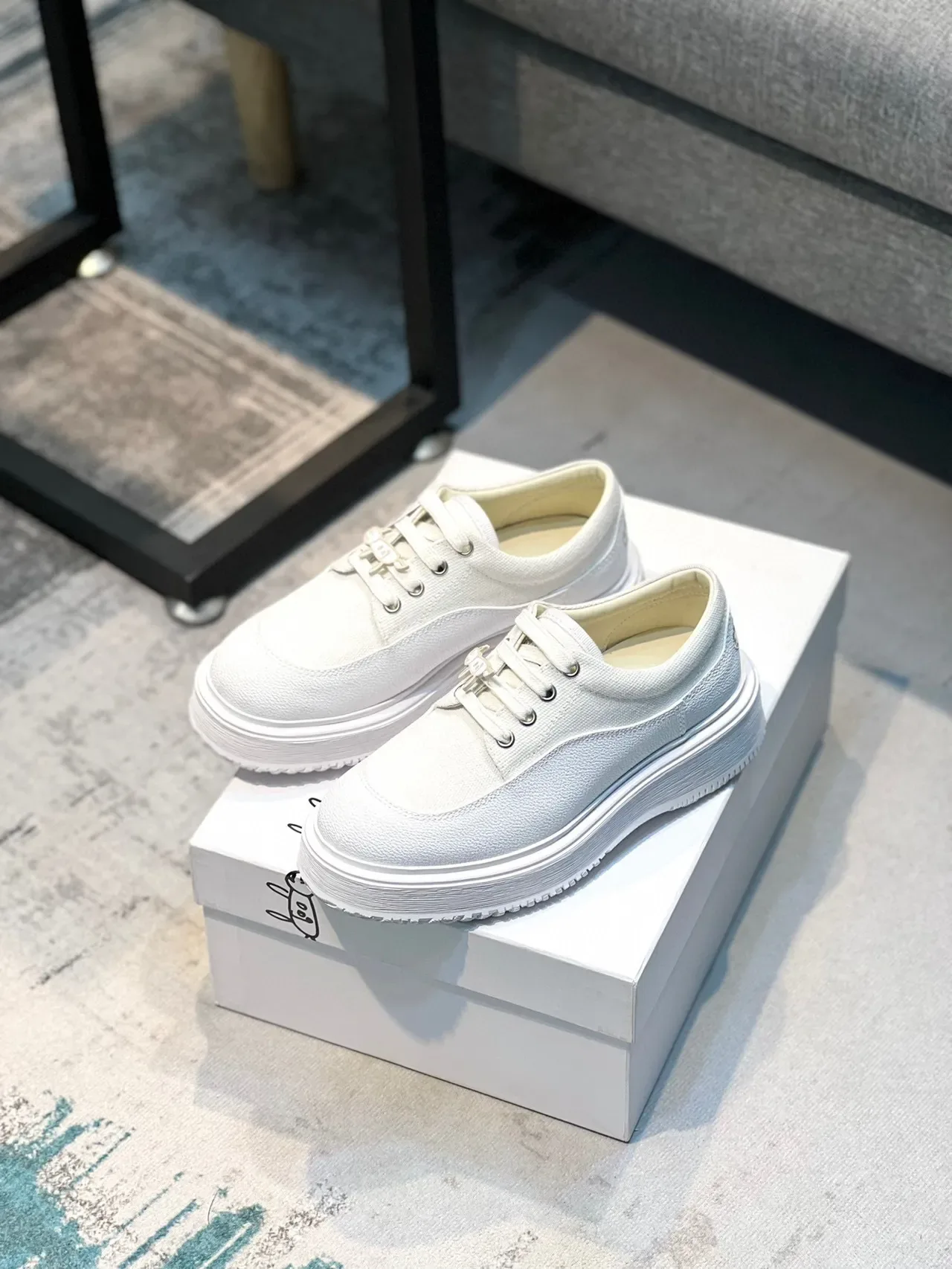 Zapatilla casual de lona blanca con plataforma y cordones 7