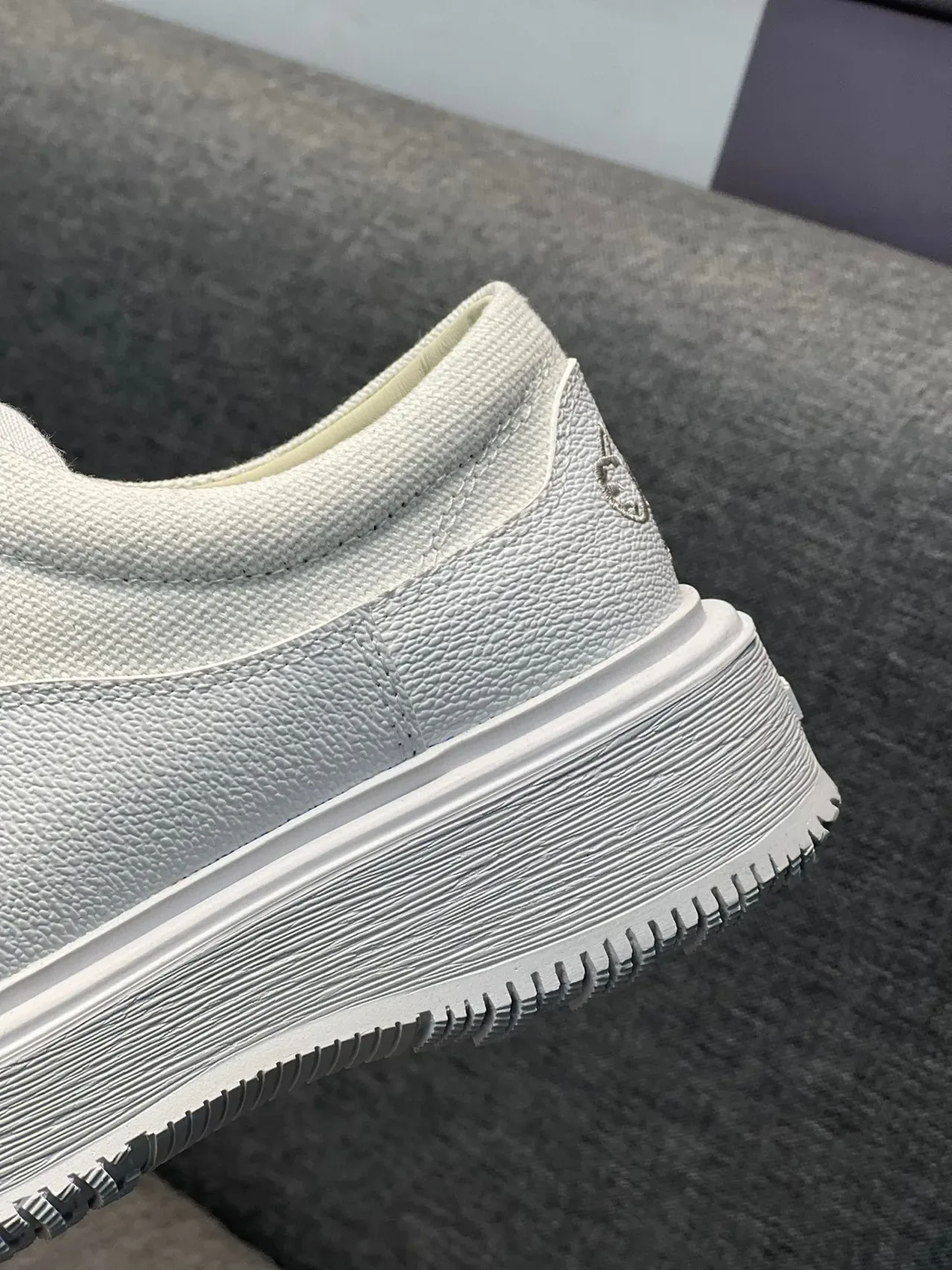 Zapatilla casual de lona blanca con plataforma y cordones 8