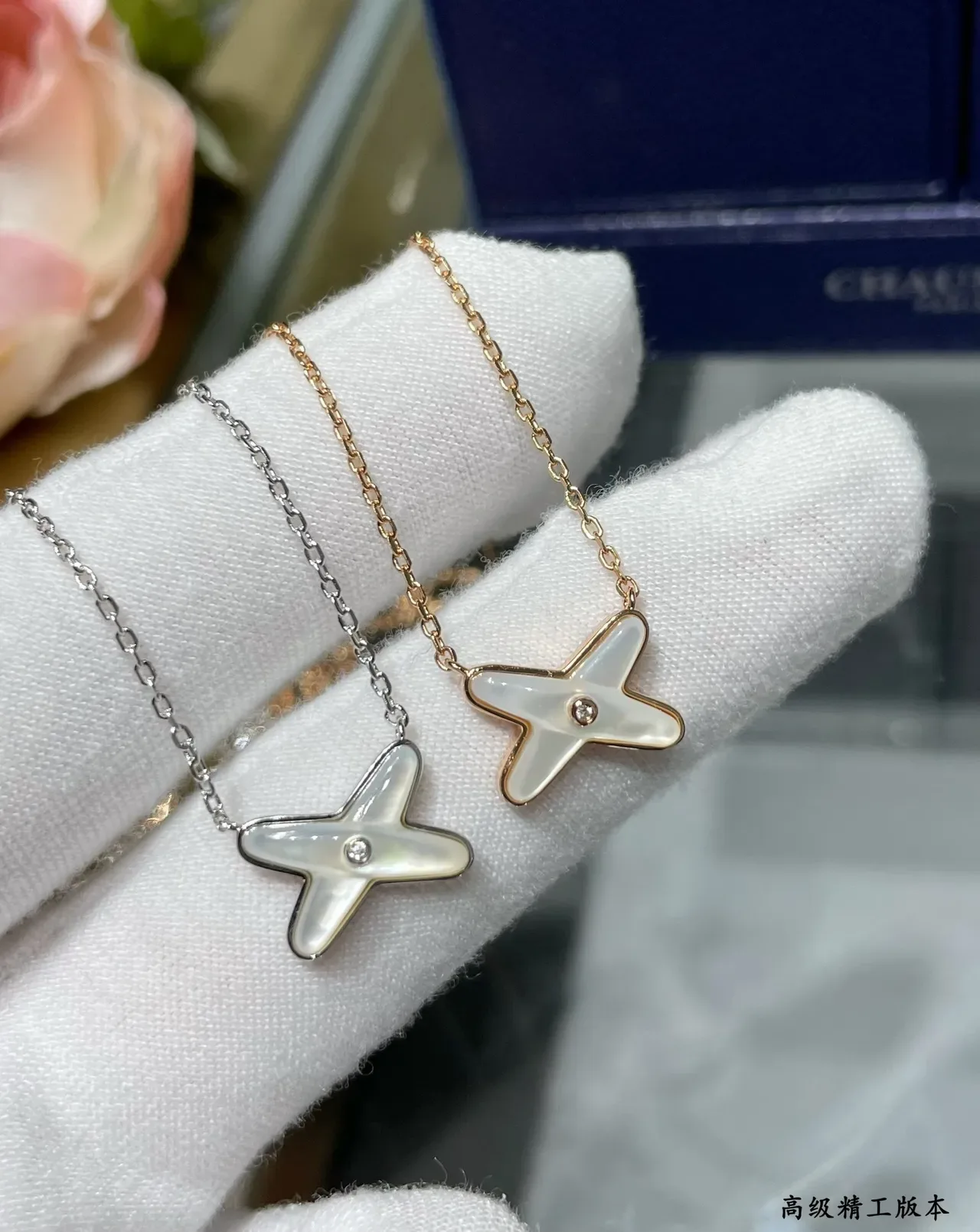 Collier avec pendentif en forme de X en mère-de-perle et gemmes 3