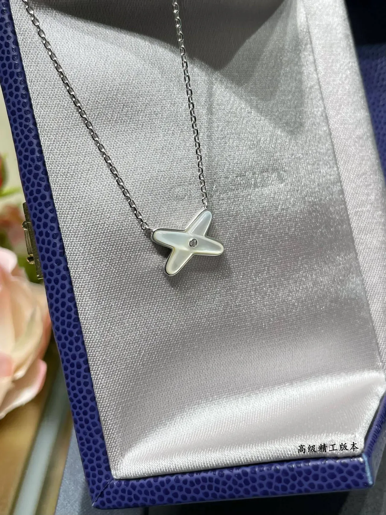 Collier avec pendentif en forme de X en mère-de-perle et gemmes 4
