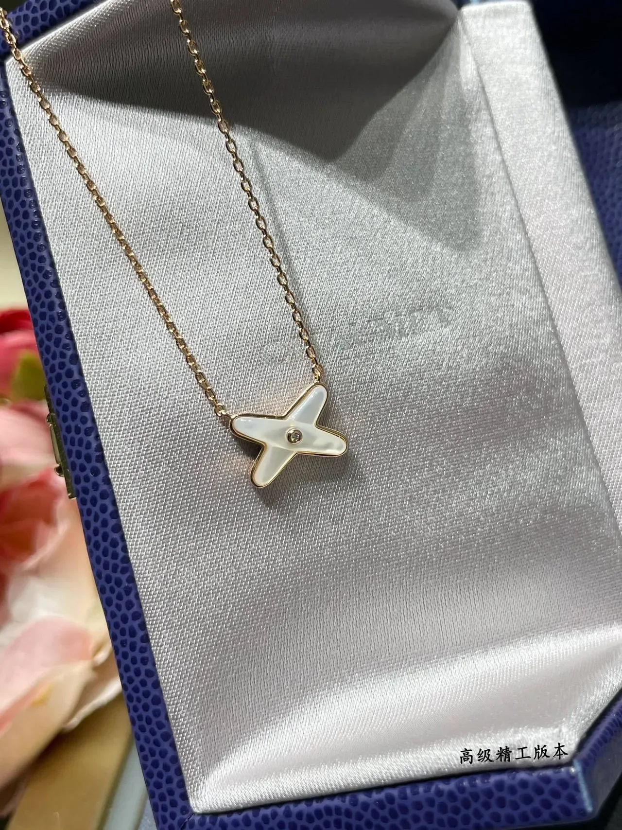Collier avec pendentif en forme de X en mère-de-perle et gemmes 5
