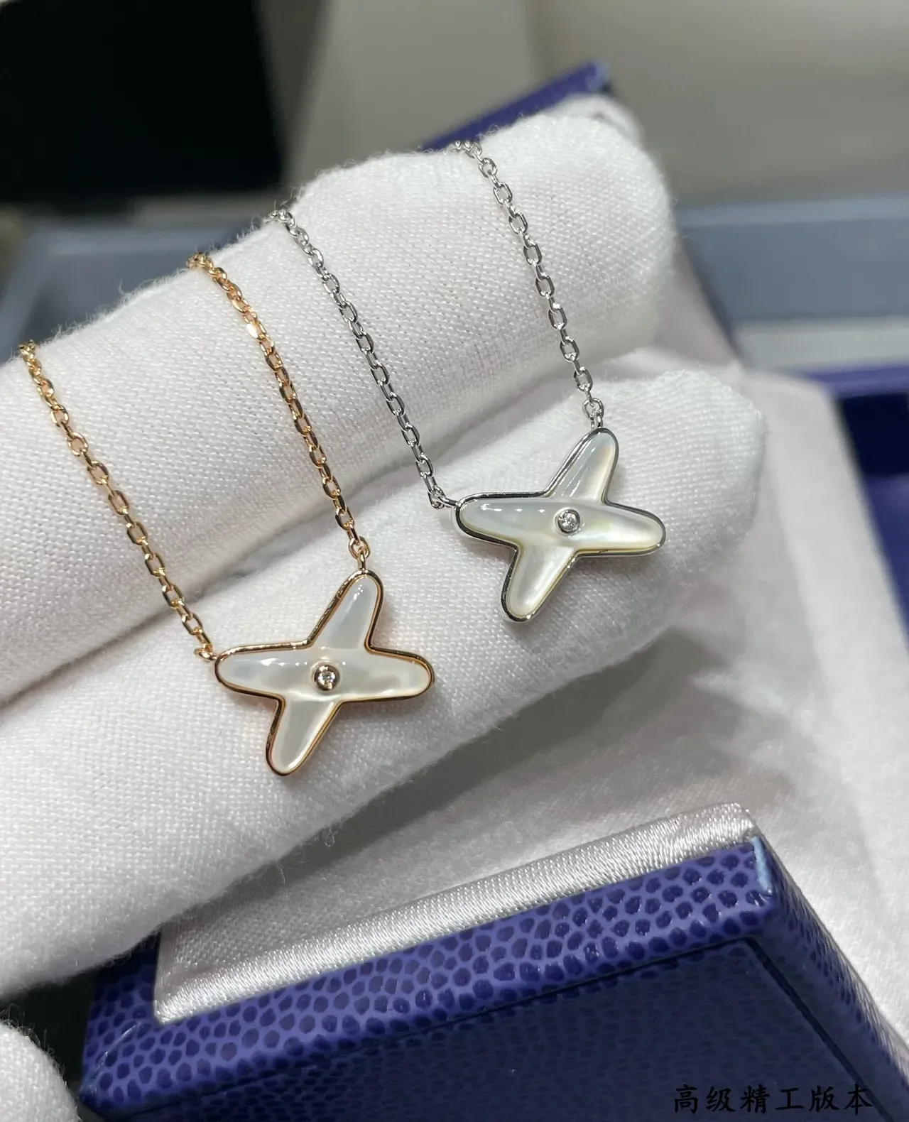 Collier avec pendentif en forme de X en mère-de-perle et gemmes 7