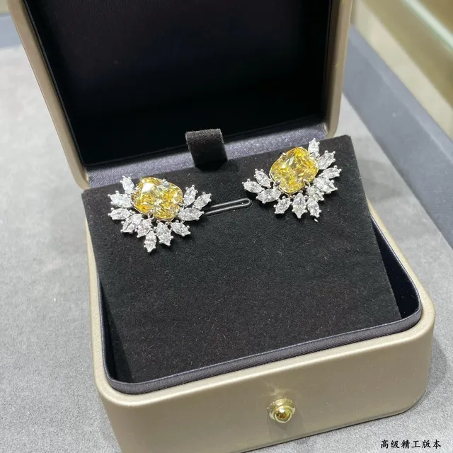 Yellow Center Stone Floral Cluster Stud Earrings 3