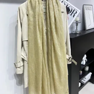 Écharpe de soie légère tissée avec motif jacquard jaune