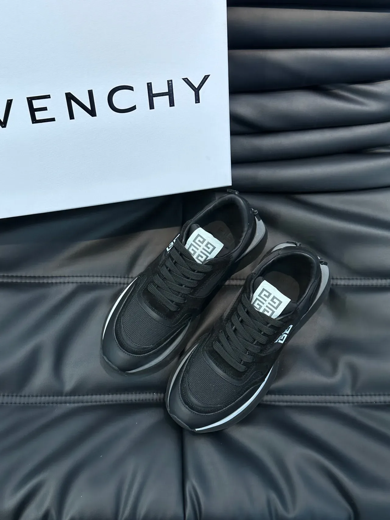 Givenchy काला सफेद प्लेटफॉर्म सोल मिक्स्ड मटेरियल अपर चंकी स्नीकर्स 2
