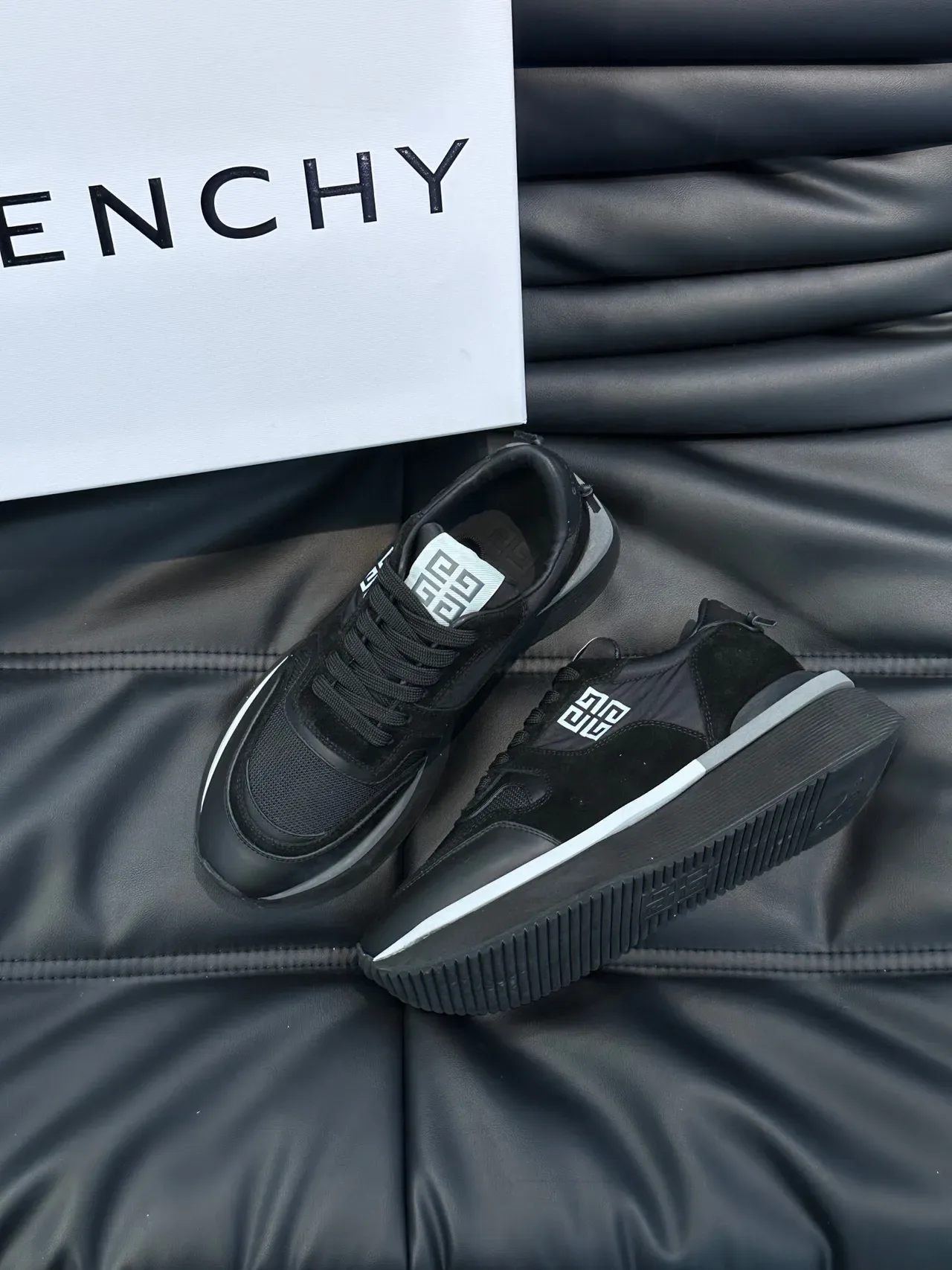 Givenchy काला सफेद प्लेटफॉर्म सोल मिक्स्ड मटेरियल अपर चंकी स्नीकर्स 3