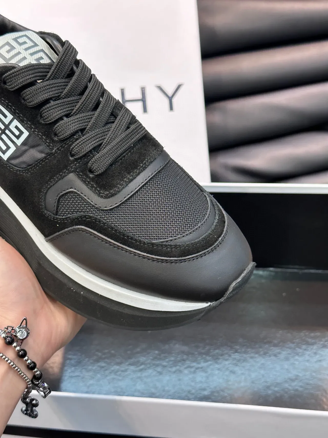 Givenchy काला सफेद प्लेटफॉर्म सोल मिक्स्ड मटेरियल अपर चंकी स्नीकर्स 8