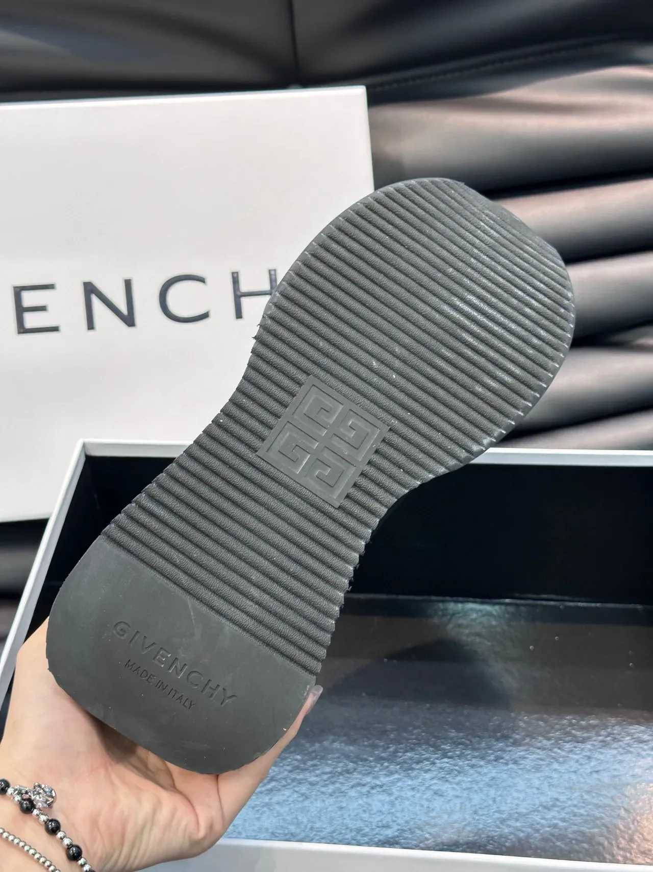 Givenchy काला सफेद प्लेटफॉर्म सोल मिक्स्ड मटेरियल अपर चंकी स्नीकर्स 9