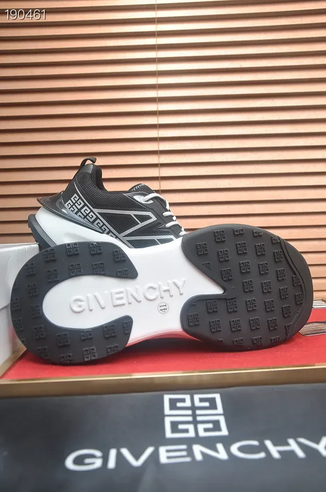 Givenchy Spectre Preto e Branco Overlay Geométrico Sneakers Estilo de Vida 2