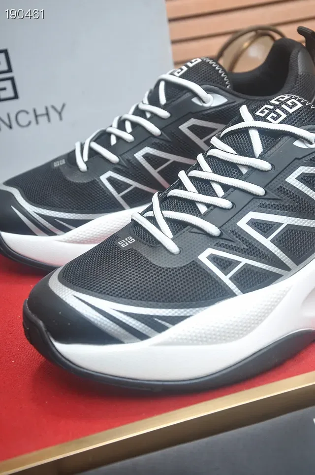 Givenchy Spectre Preto e Branco Overlay Geométrico Sneakers Estilo de Vida 3