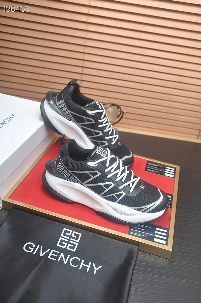 Givenchy Spectre Preto e Branco Overlay Geométrico Sneakers Estilo de Vida 6