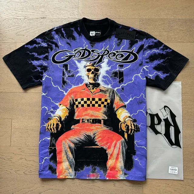 Camiseta Godspeed estampa gráfica tie-dye caveira e raio 6