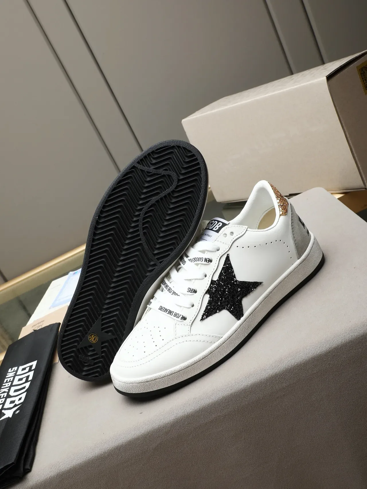 Golden Goose Ball Star حذاء أبيض أسود نجم لامع نمط حياة 4