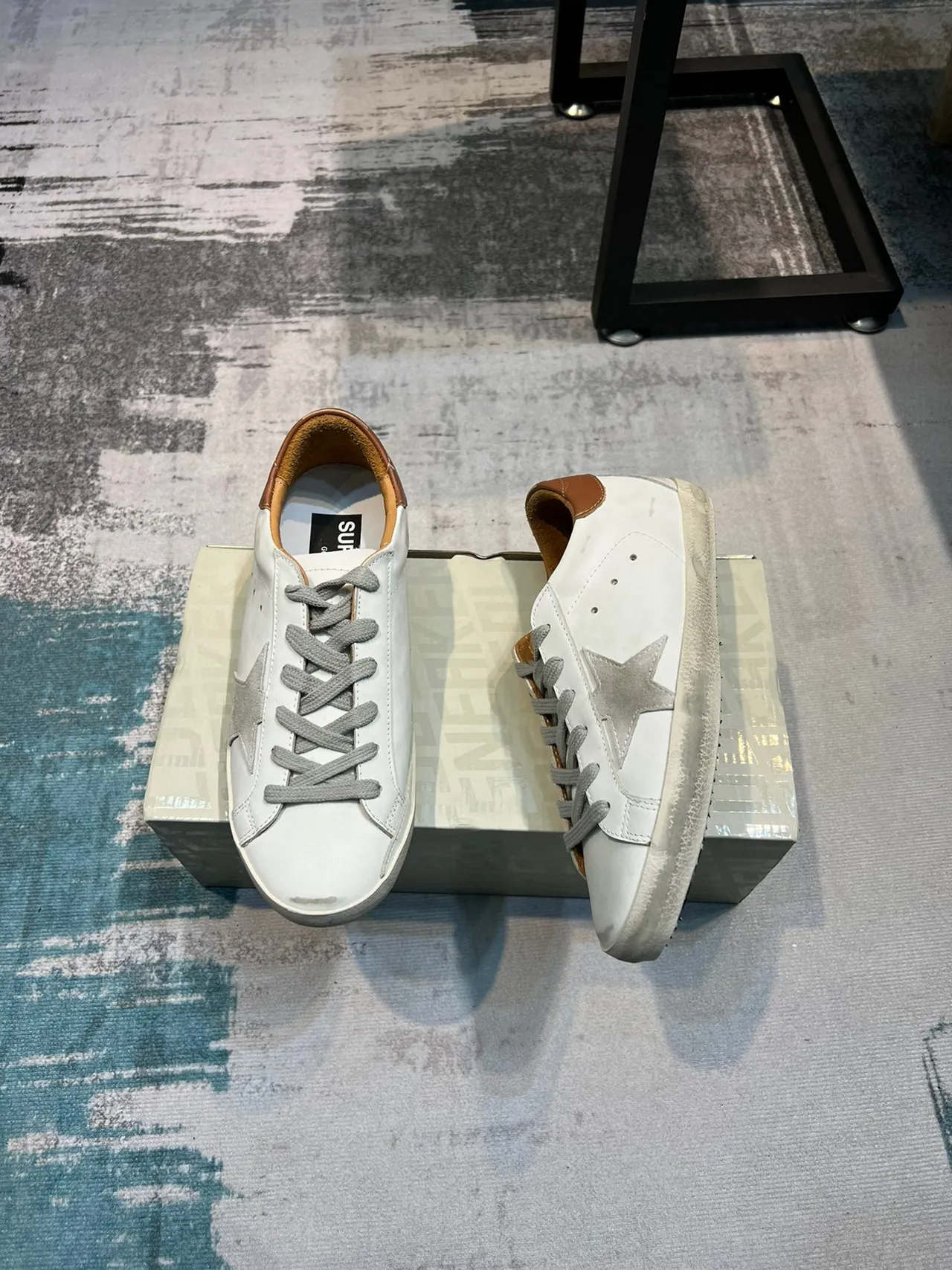 Golden Goose Superstar Zapatillas Lifestyle Blancas Marrones Suela de Goma Distressed Parche de Estrella Metálico 4