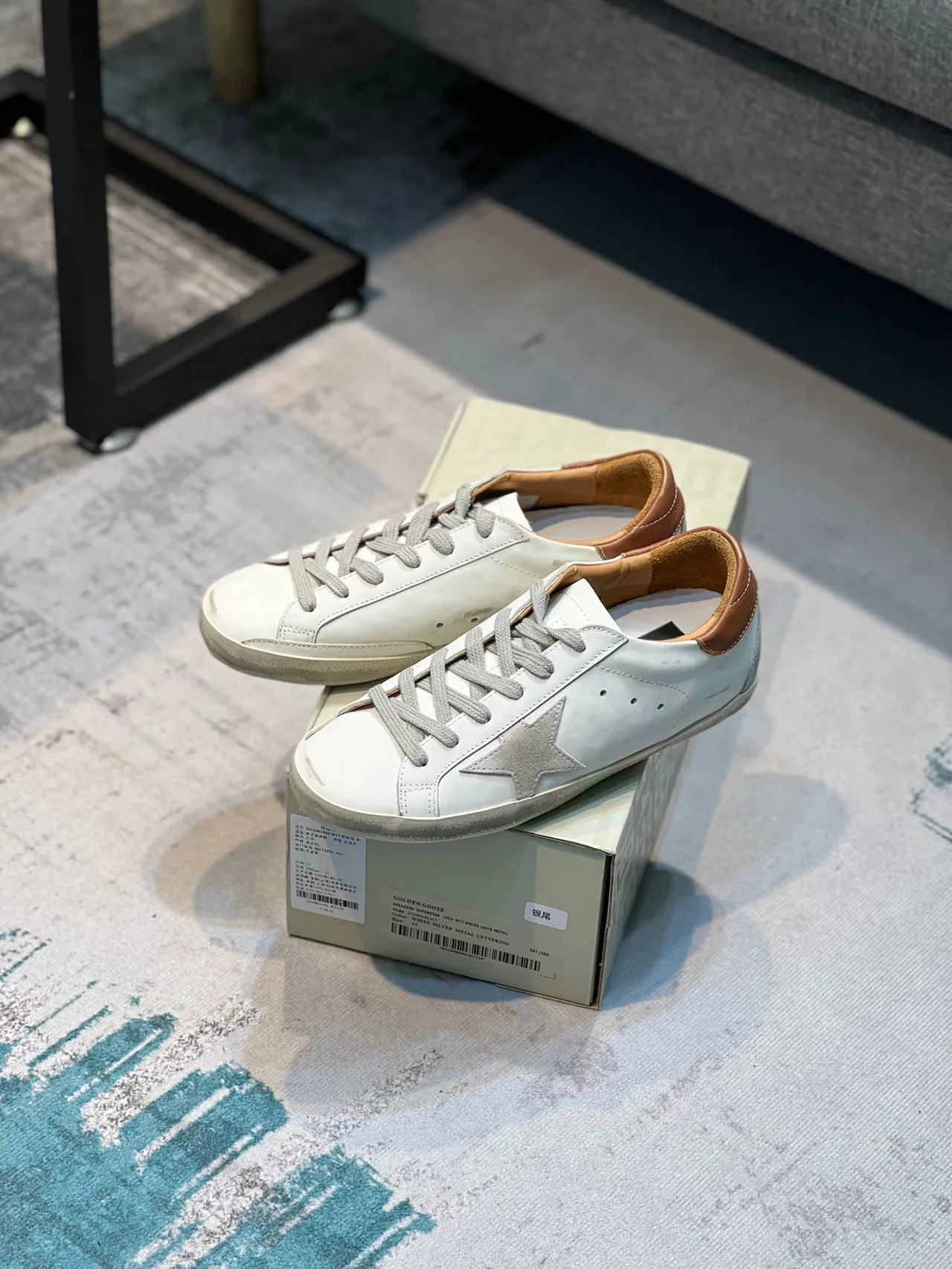 Golden Goose Superstar Zapatillas Lifestyle Blancas Marrones Suela de Goma Distressed Parche de Estrella Metálico 8