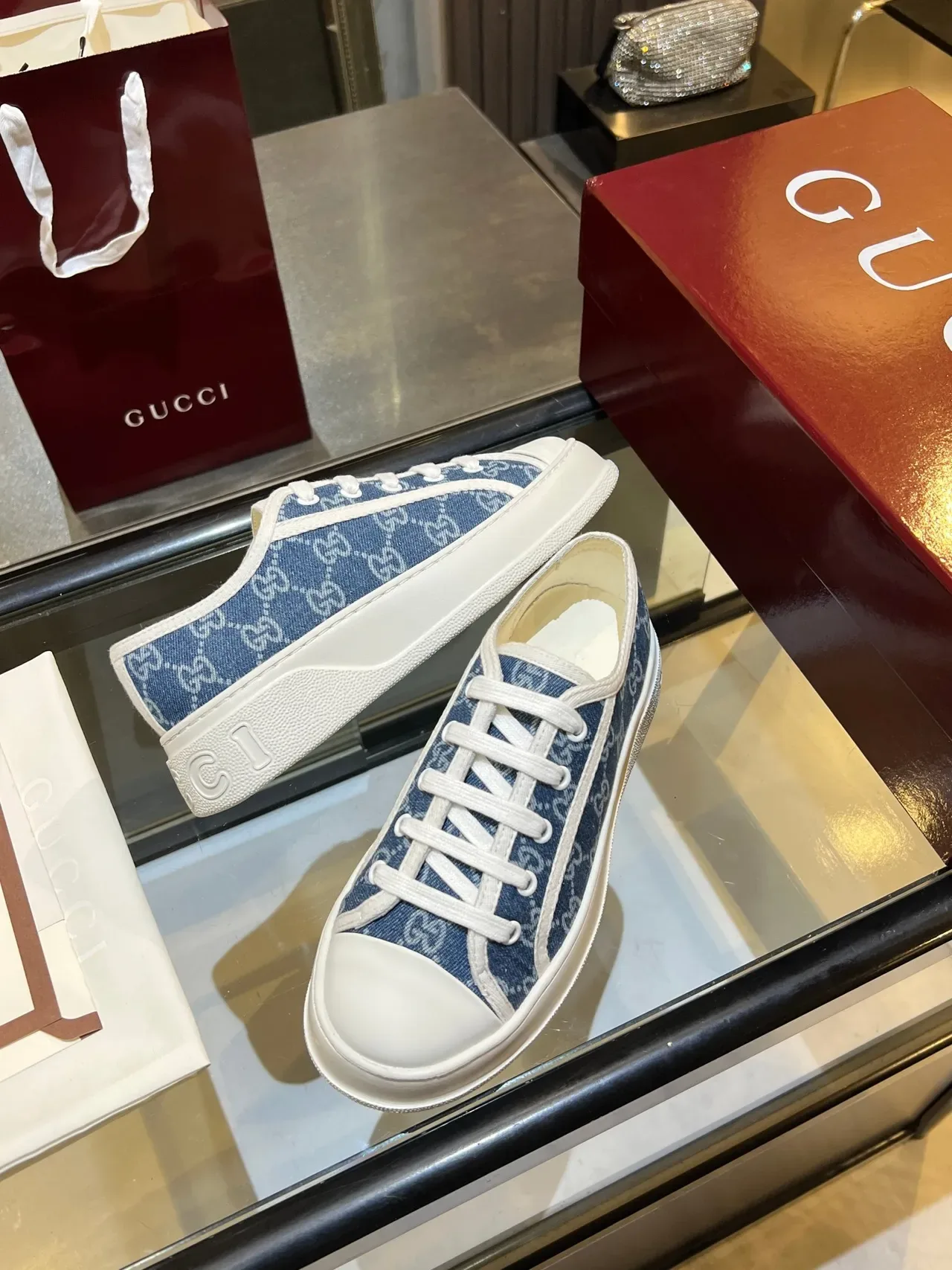 Gucci Ace GG Monogram Canvas नीला और सफेद लाइफस्टाइल स्नीकर्स 3