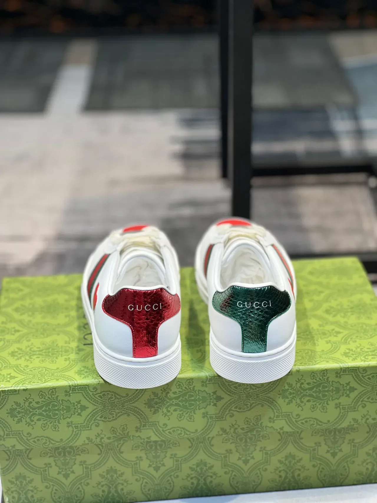 Gucci Ace White Red Green Heart Leather Lifestyle Sneakers 2