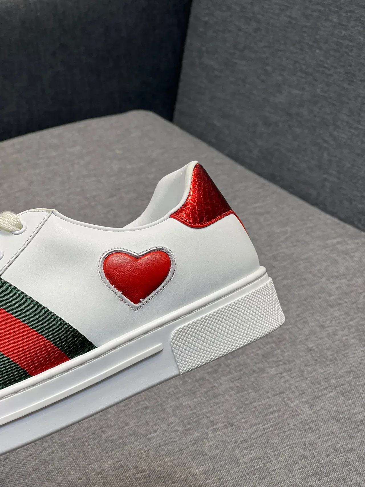 Gucci Ace White Red Green Heart Leather Lifestyle Sneakers 8