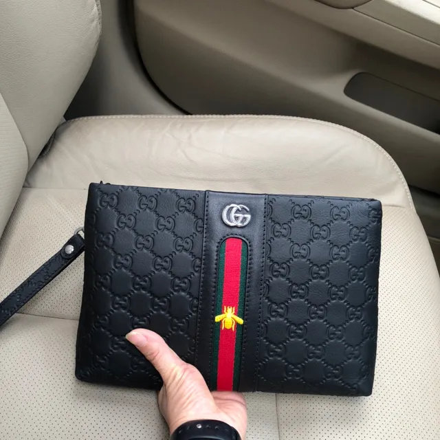 Gucci Bee Black Red GG Supreme Embossed Leather Web Stripe Center Panel Wristlet 4
