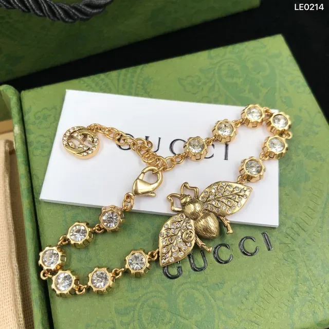 Gucci Pulsera Motivo Abeja Cristales Incrustados Dorado 2