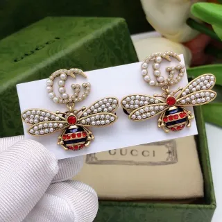 Gucci Bee পার্ল এবং এনামেল কানের দুল