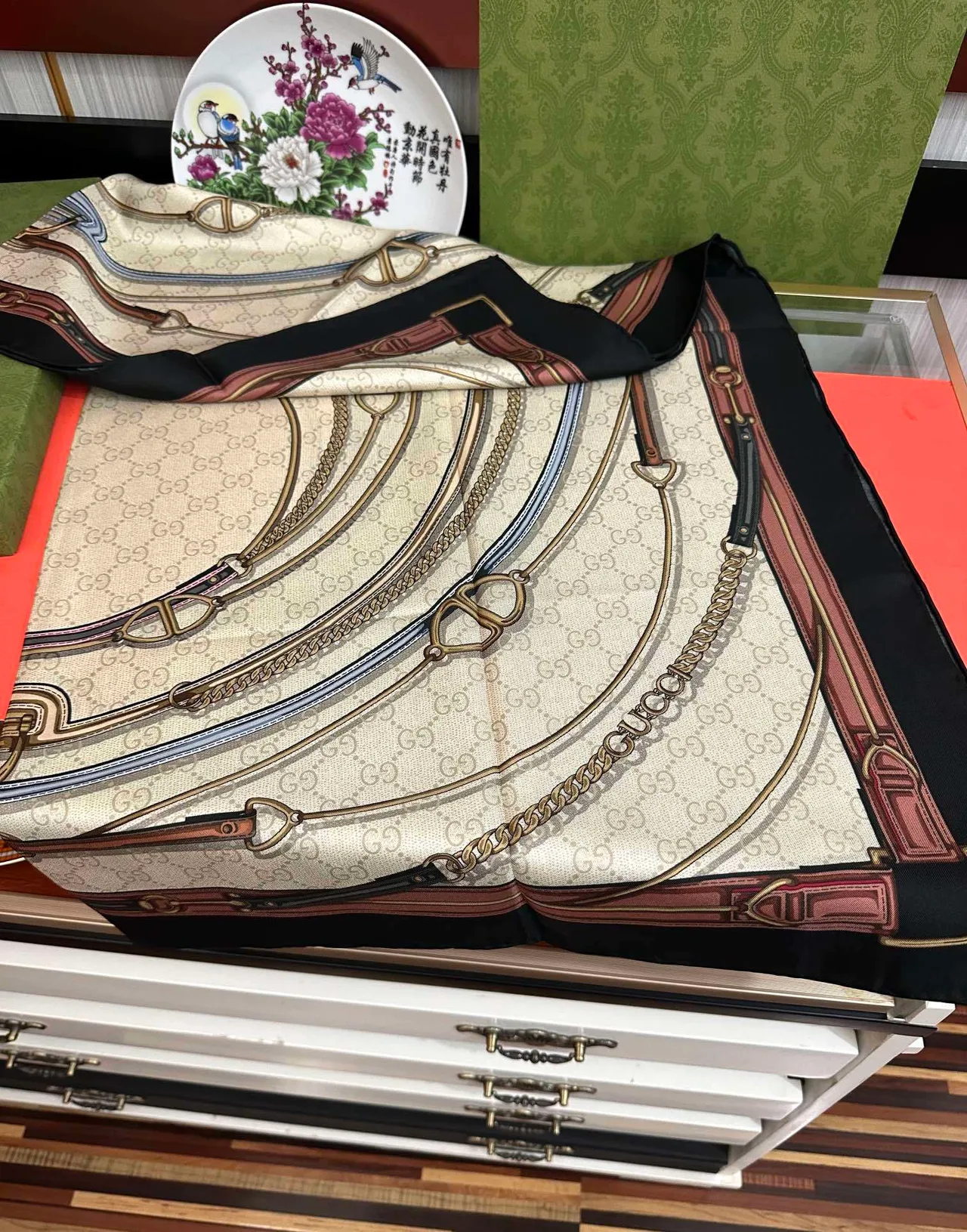 Gucci भूरा काला चौकोर मोनोग्राम रेशम स्कार्फ 5