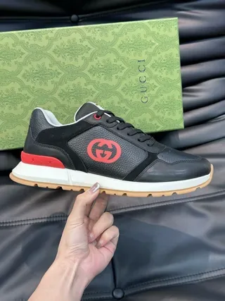 Gucci Noires et Rouges Interlocking G Sneakers Lifestyle 4