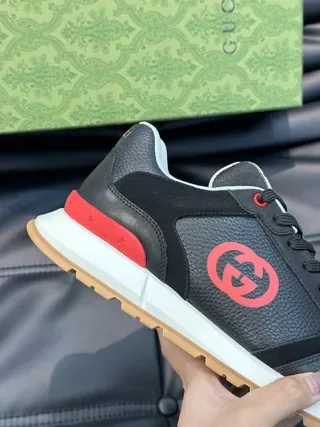 Gucci Noires et Rouges Interlocking G Sneakers Lifestyle 5