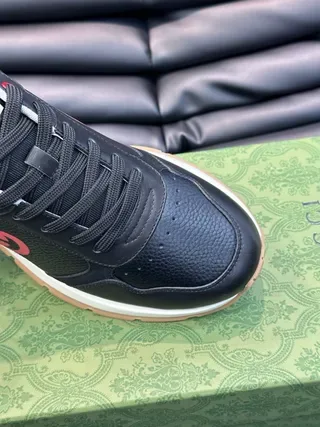 Gucci Noires et Rouges Interlocking G Sneakers Lifestyle 7