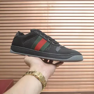 Gucci Zapatillas Lifestyle de Ante y Textil Negro y Rojo Web Stripe