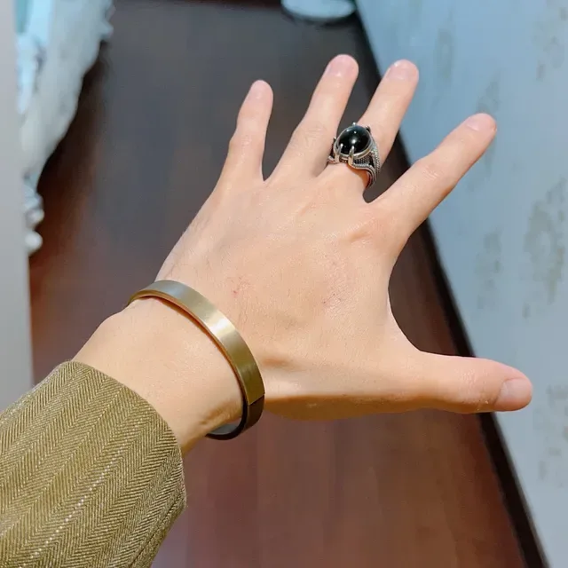 Gucci Bangle Dourado Escovado com Bisagra 5