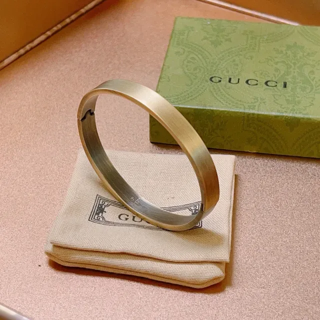 Gucci Bangle Dourado Escovado com Bisagra 7
