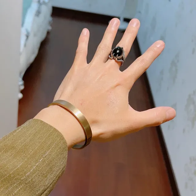 Gucci Bangle Dourado Escovado com Bisagra 8