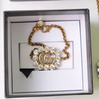 Gucci GG Marmont سوار سلسلة ذهبي اللون مرصع بالكريستال