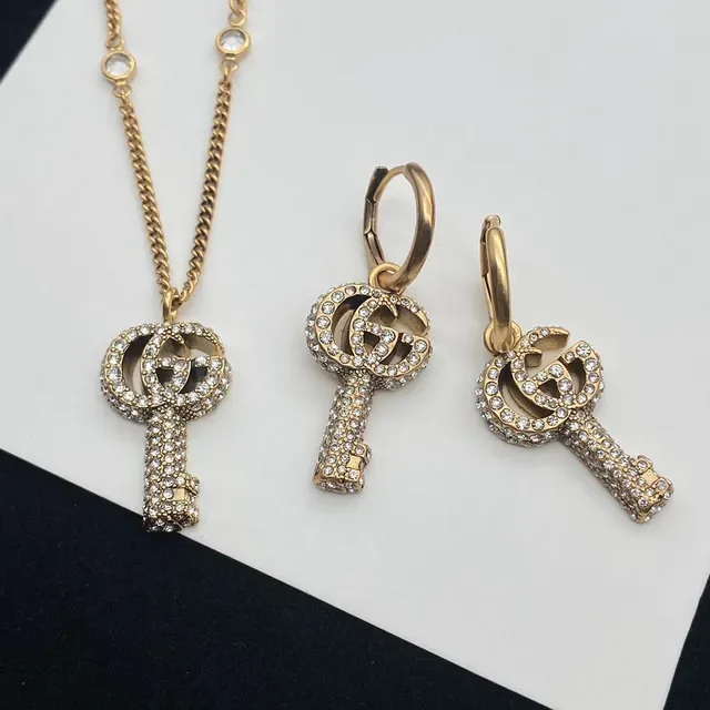 Gucci GG Marmont Pendente Chave de Cristal Colar Dourado 2