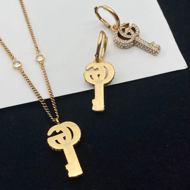 Gucci GG Marmont Pendente Chave de Cristal Colar Dourado 4