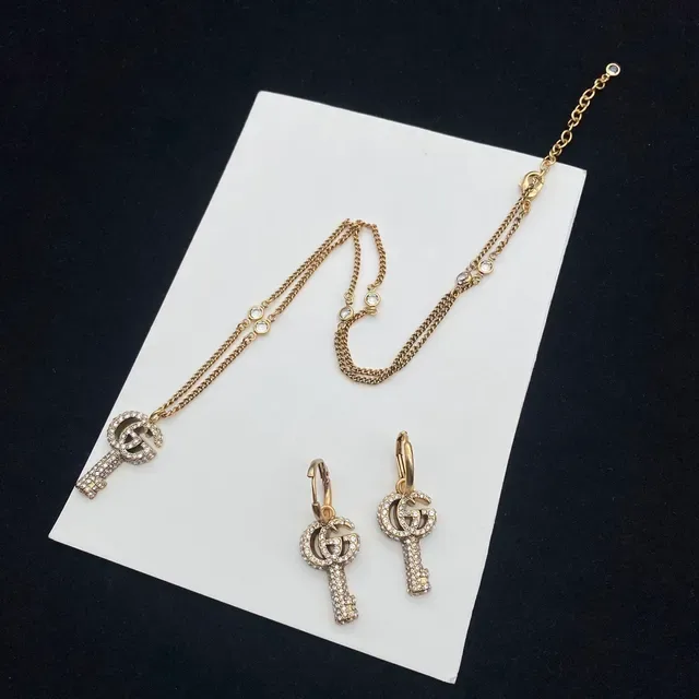 Gucci GG Marmont Pendente Chave de Cristal Colar Dourado 5