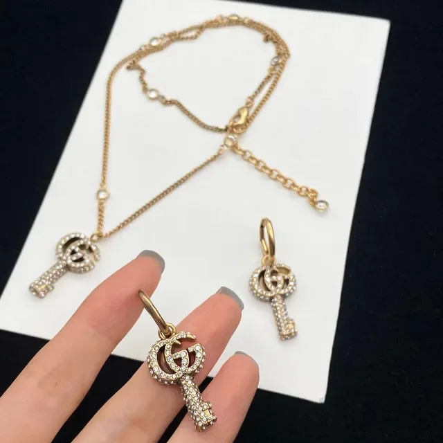 Gucci GG Marmont Pendente Chave de Cristal Colar Dourado 6