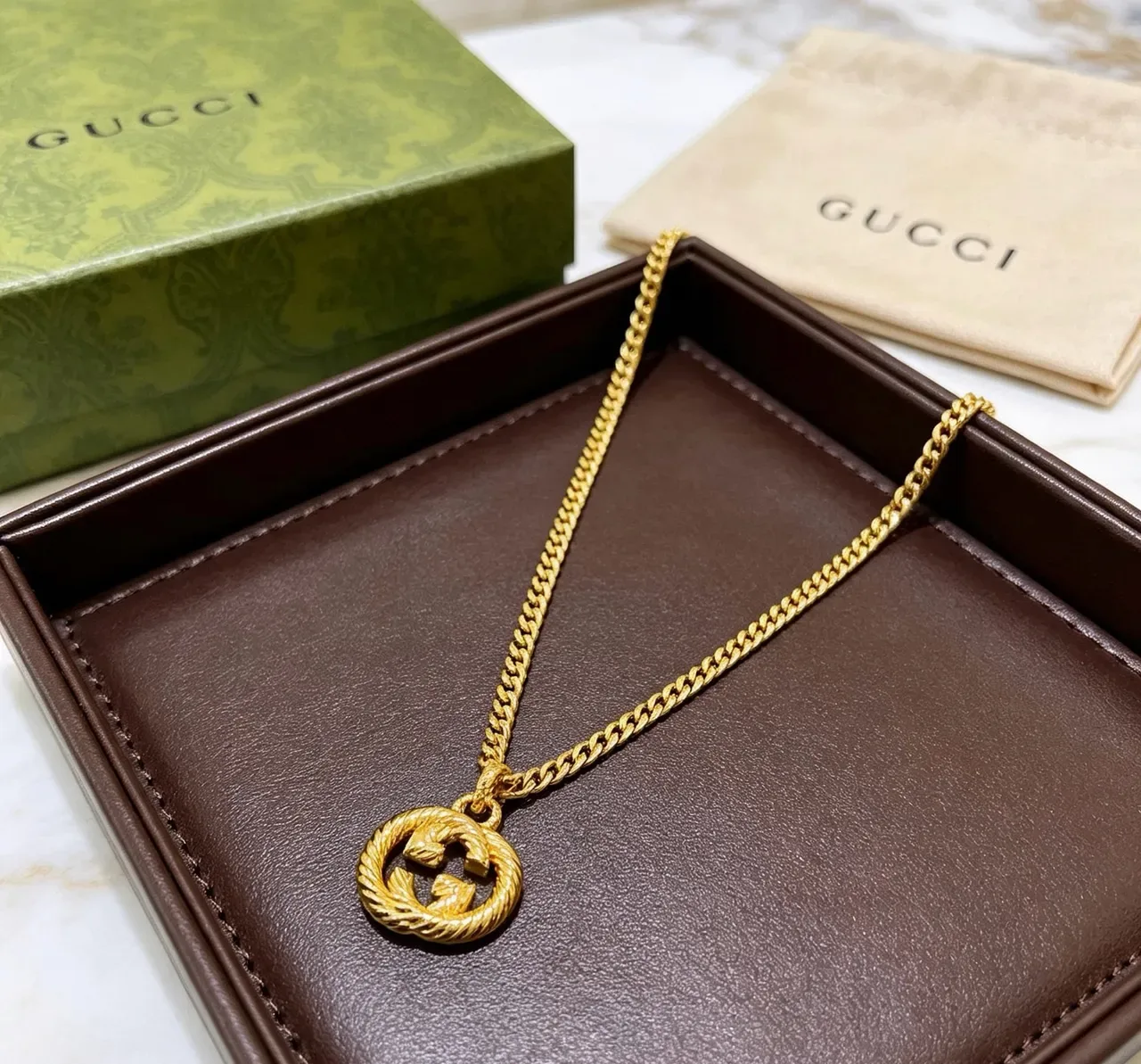 Gucci GG Marmont Colar Corrente Curb de Ouro com Pingente G Interlocking 6