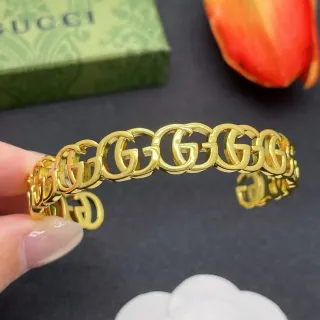 Gucci GG Marmont Pulsera de Oro con Enlaces Entrelazados Estilo Bangle